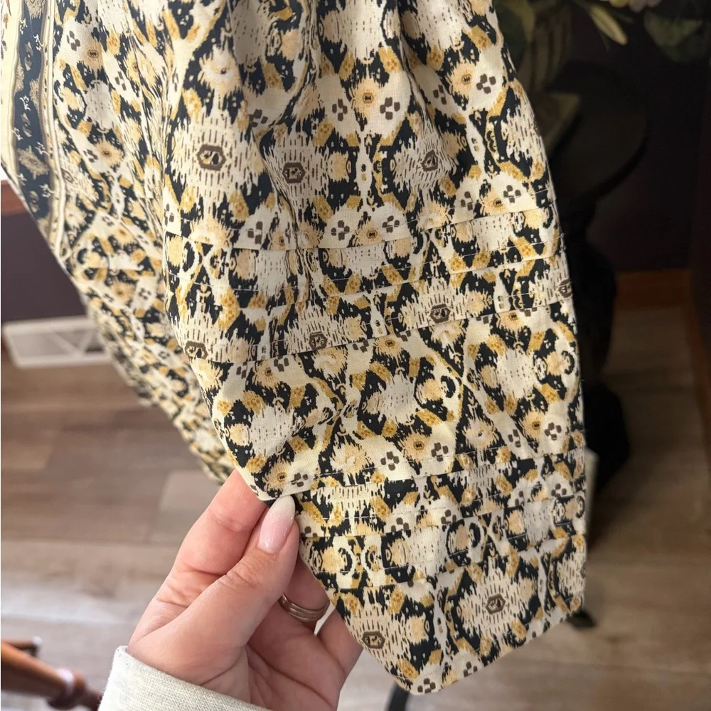 ✨NWT - By Anthropologie Black Motif Pleated Puff Sleeve Blouse✨ - Picture 8 of 12